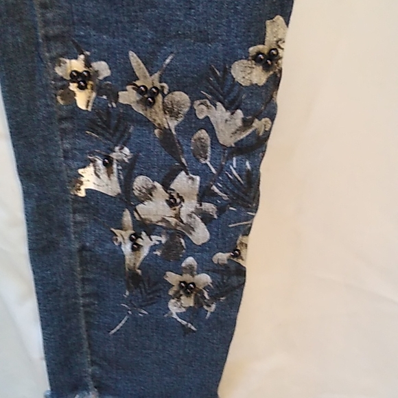 Alloy blue jeans black and white floral design - Picture 3 of 9